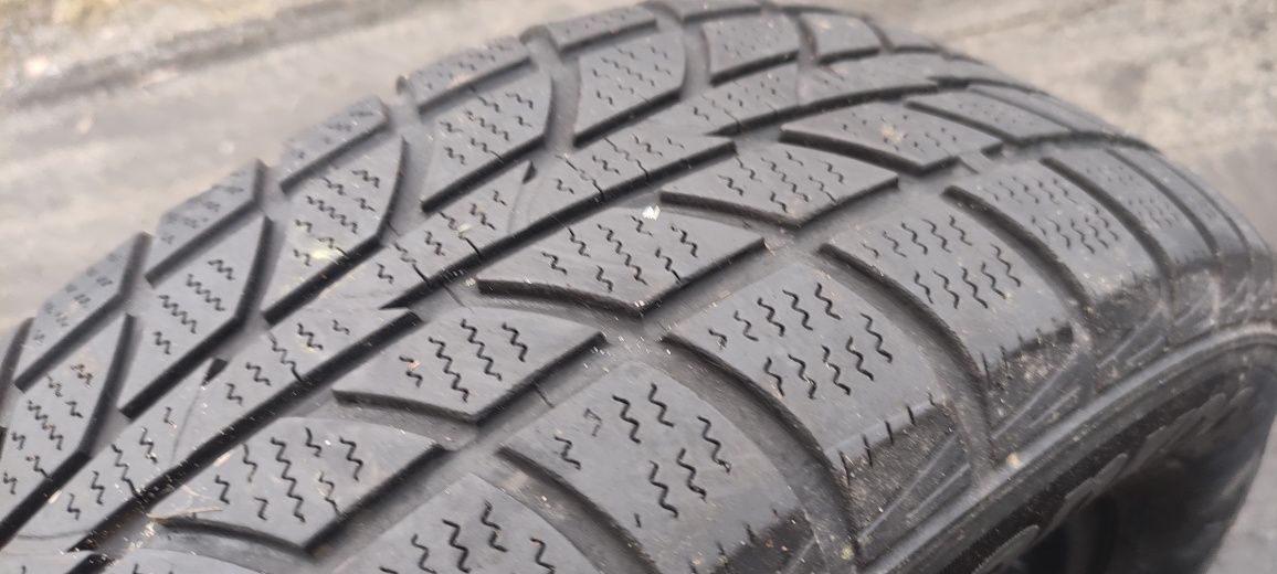 Opony zimowe z 2014r 195/65/15 Hankook 6N