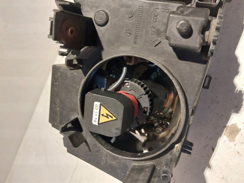 Prawa lampa xenon ksenon prawy reflektor bmw e 46 sedan touring kombi