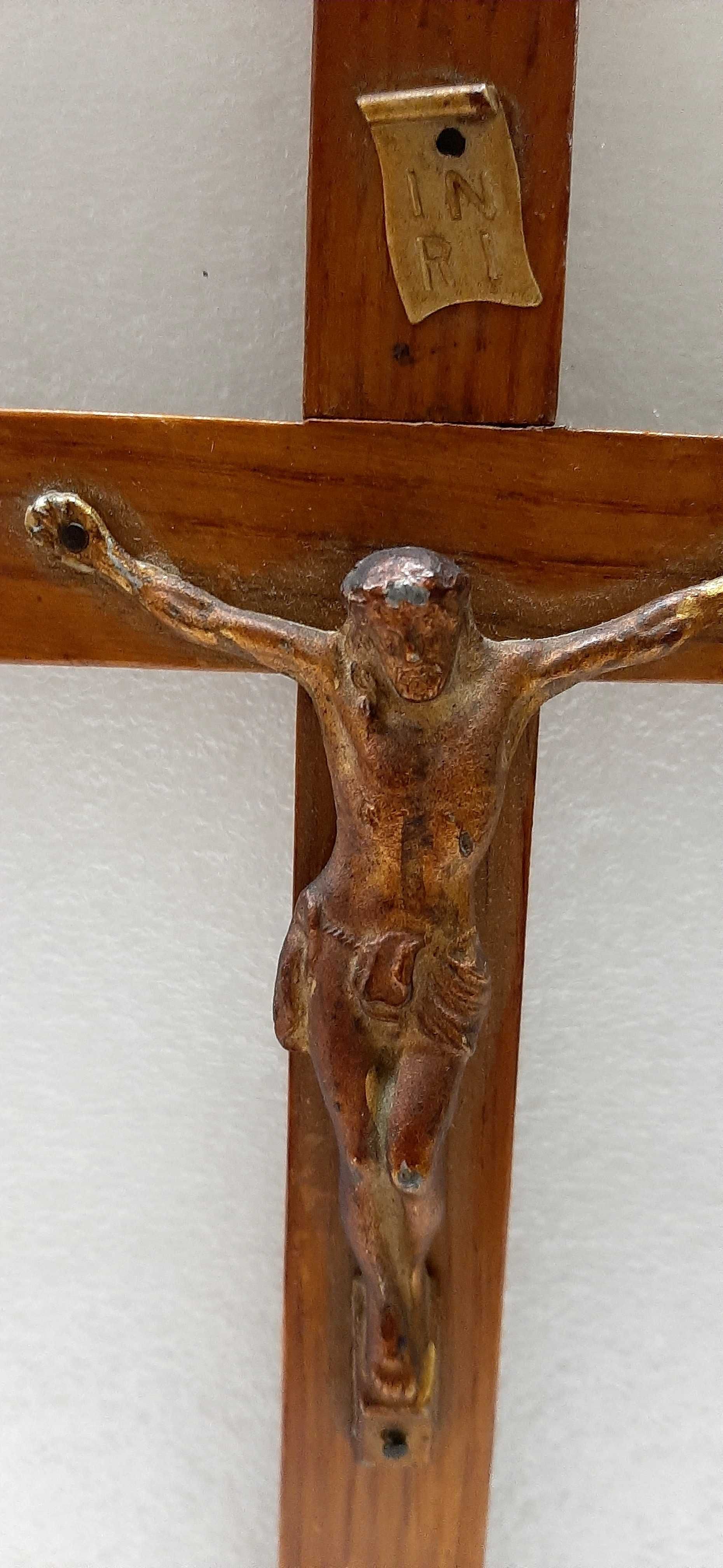 Krucyfiks z ukrzyżowanym Chrystusem.