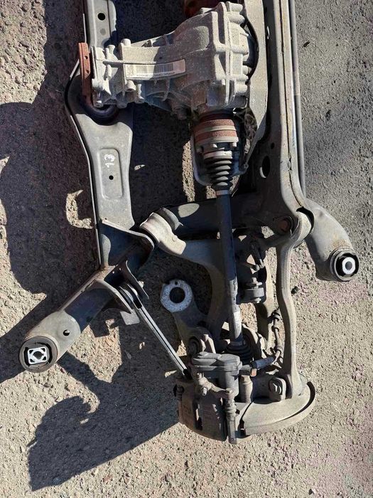 Балка задня задняя на Audi Q5 q5 Ауди Кью 5 Кю 2008-2017