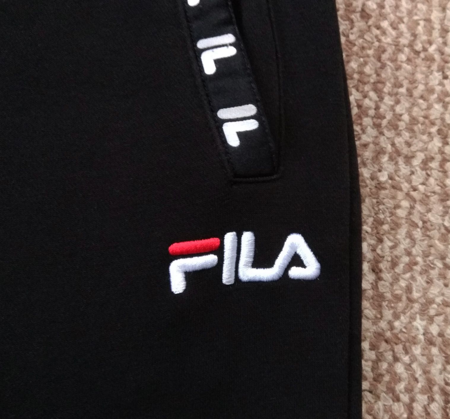 Fila M штани спортивні джогери оригінал з лампасами на кишенях