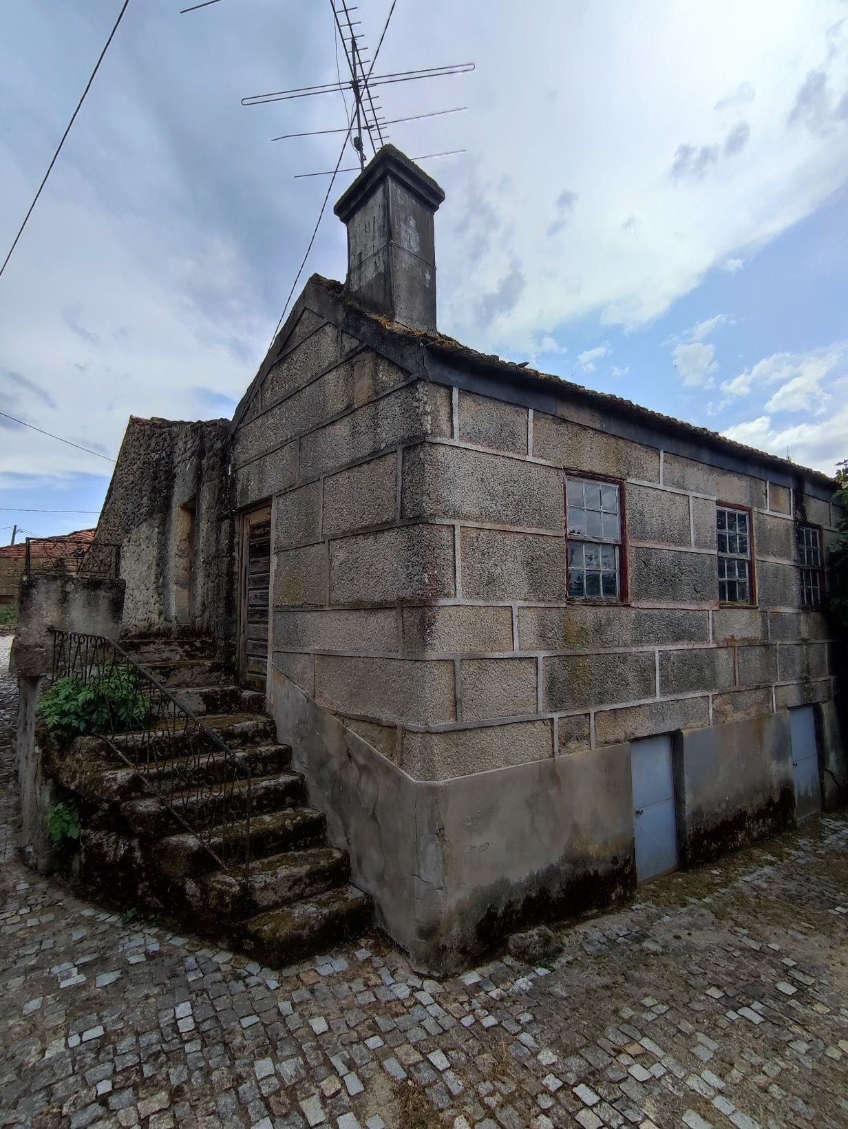 Ler anúncio* Vendo Casa Típica de Aldeia -  Ideal para recuperaçã