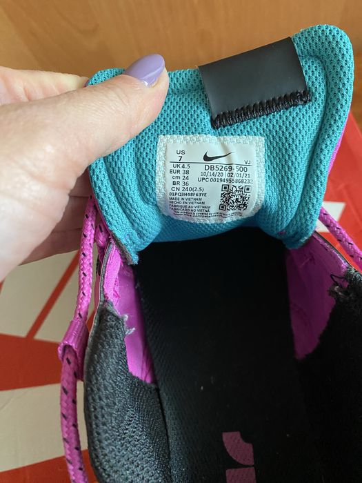 Кросівки жіночі NIKE