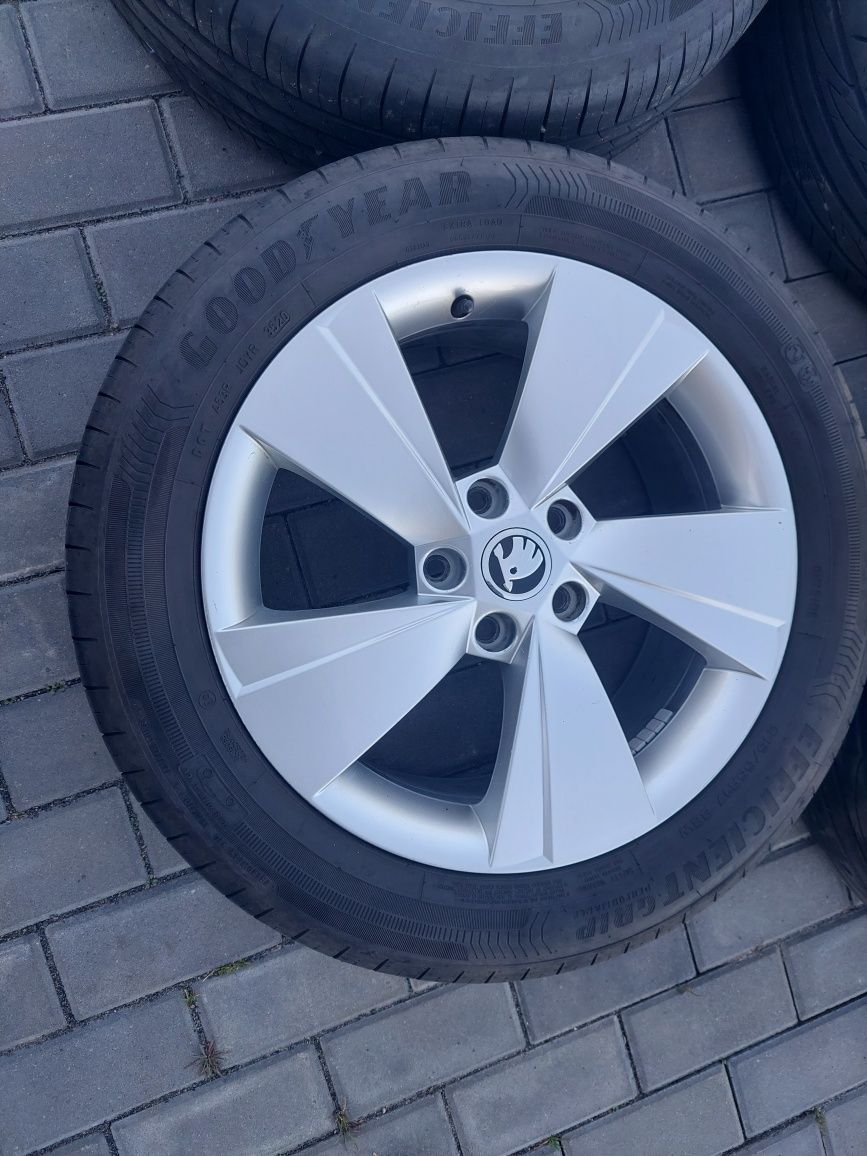Alufelgi 17 " 5x112 Skoda VW opony 215 55 r17