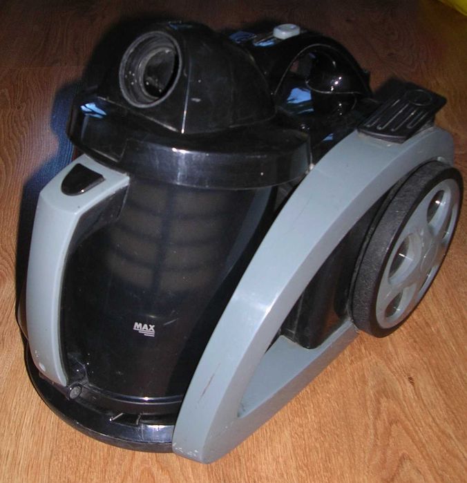 Odkurzacz bezworkowy 1600W Tesco VC008