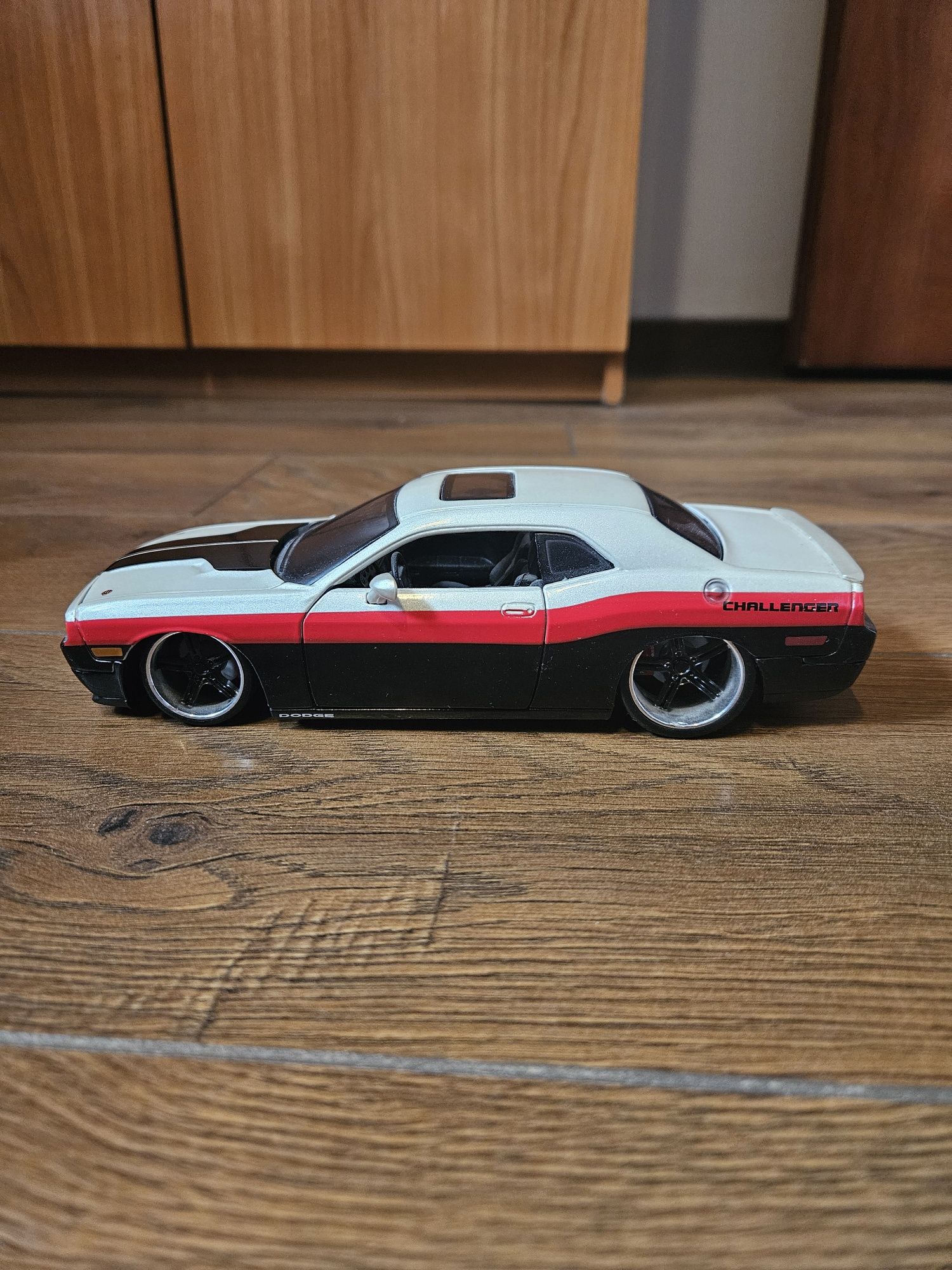 Maisto Dodge Challenger Allstars w skali 1:24