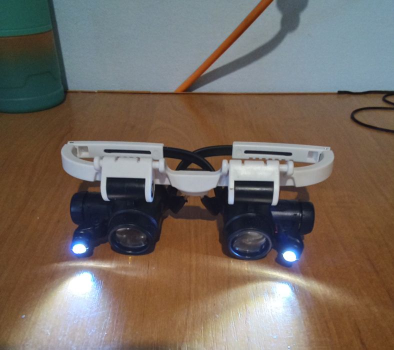 Окуляри-лупа з LED- підсвіткою.