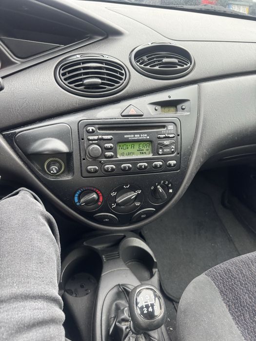 Ford Focus 1.4i 75cv