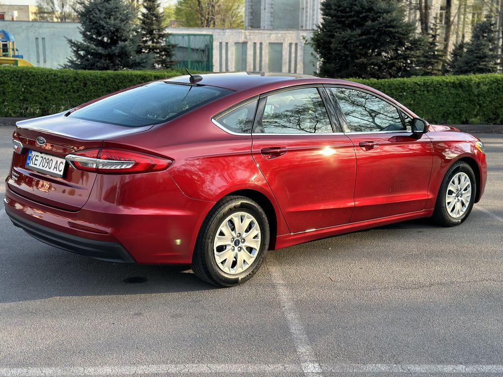 Автомобіль Форд Фьюжн (Ford Fusion)