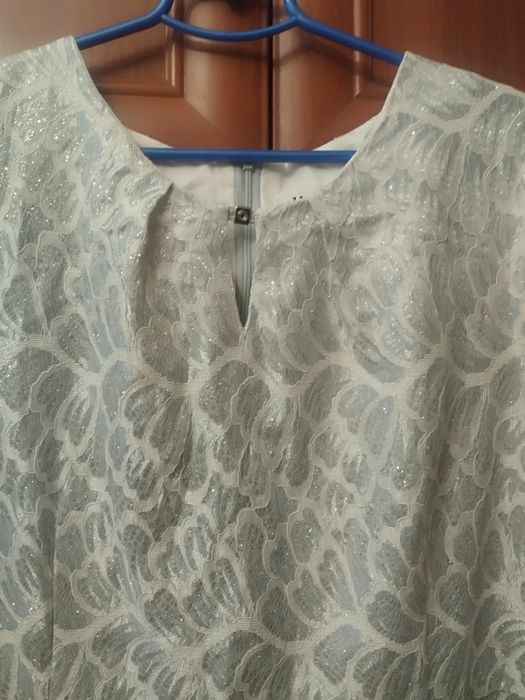 Нарядне плаття , дуже красиво виглядає