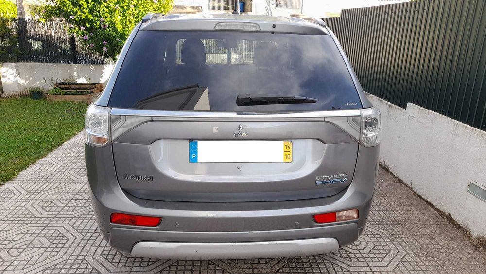 Mitsubishi Outlander P-HEV 2.0 Instyle Navi 4X4, Cx. A., 203 CV