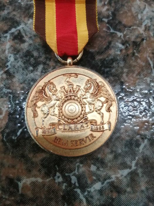 medalha antiga , 1960 , empresa claras , torres novas