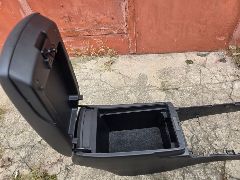 Підлокітник Toyota Camry 40