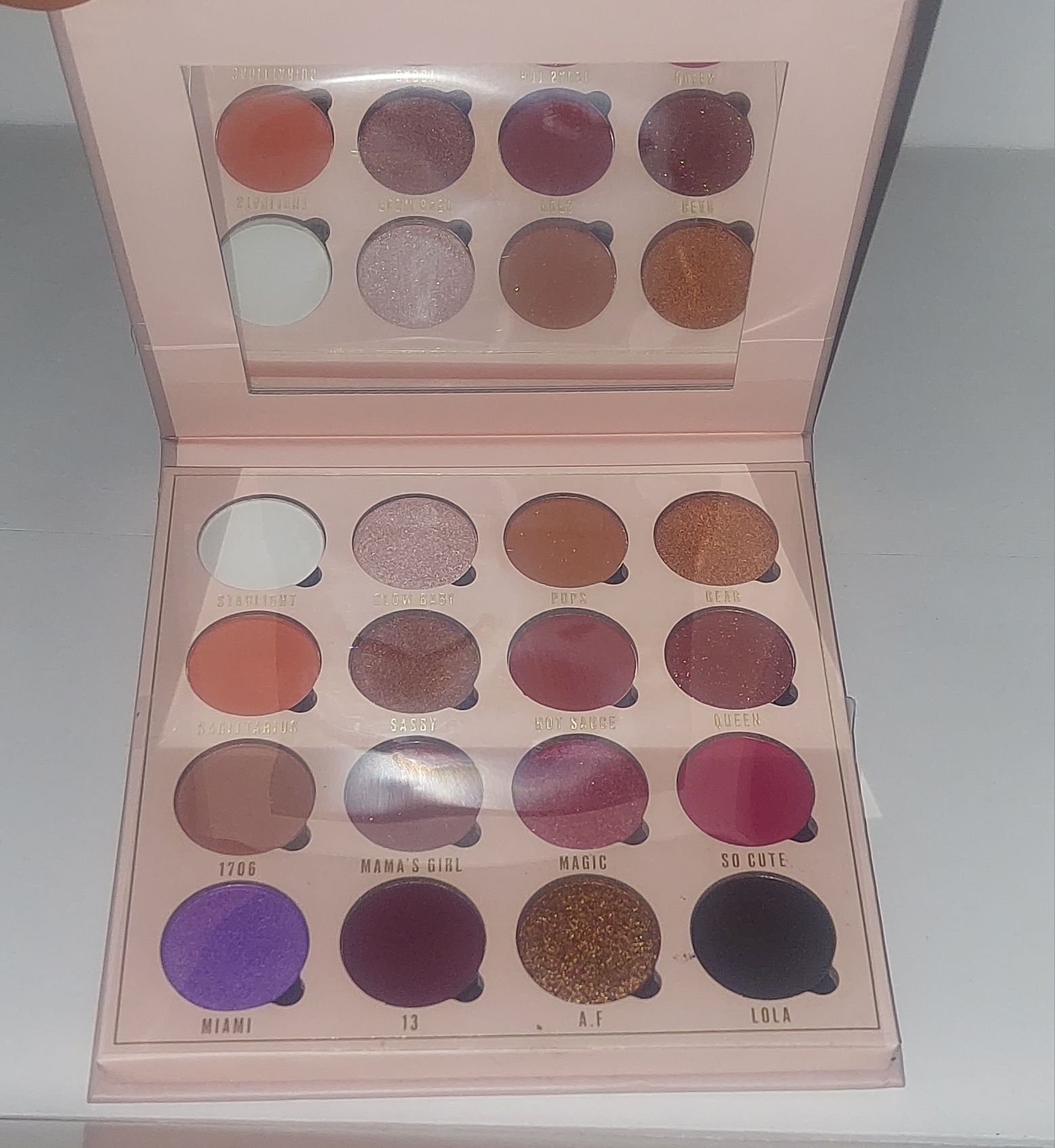 1zł Wysyłka Duza paleta 16 cieni Revolution Obsession+lusterko TANIO