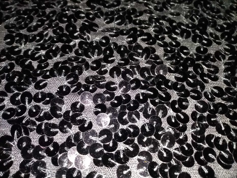 Piękna czarna sukienka H&M z cekinami