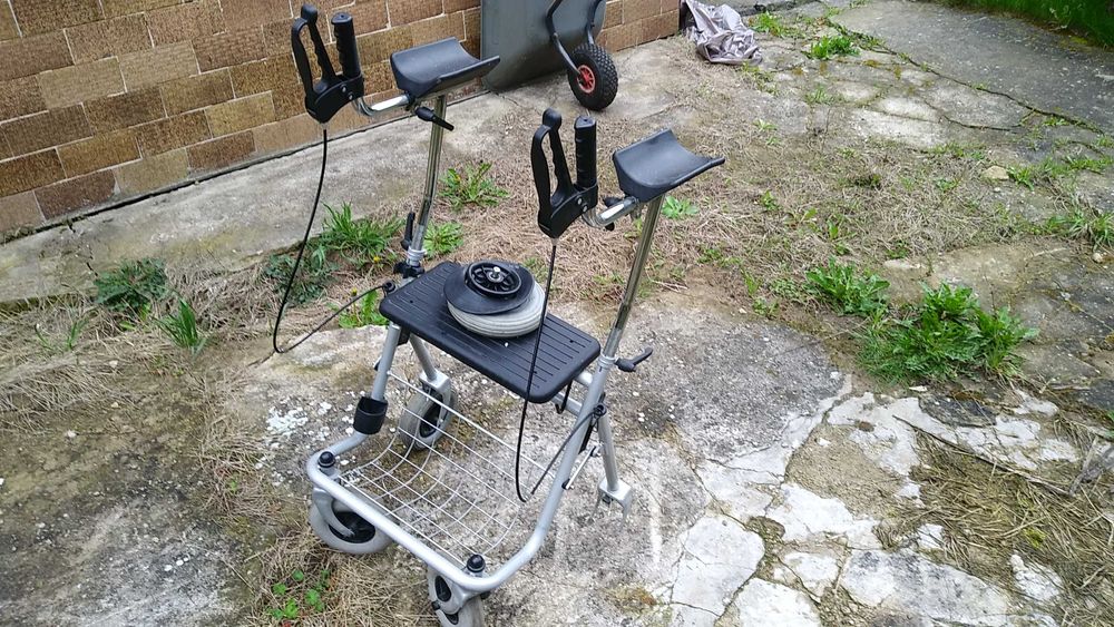 wózek podpórka (jeździk chodzik) dla osoby z dysfunkcją ruchu