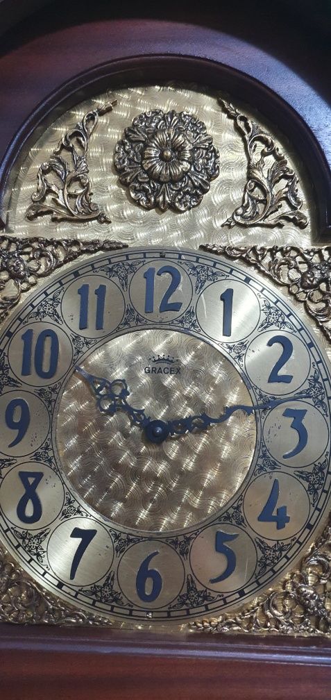 Relógio de Pé Alto Antigo com pêndulo