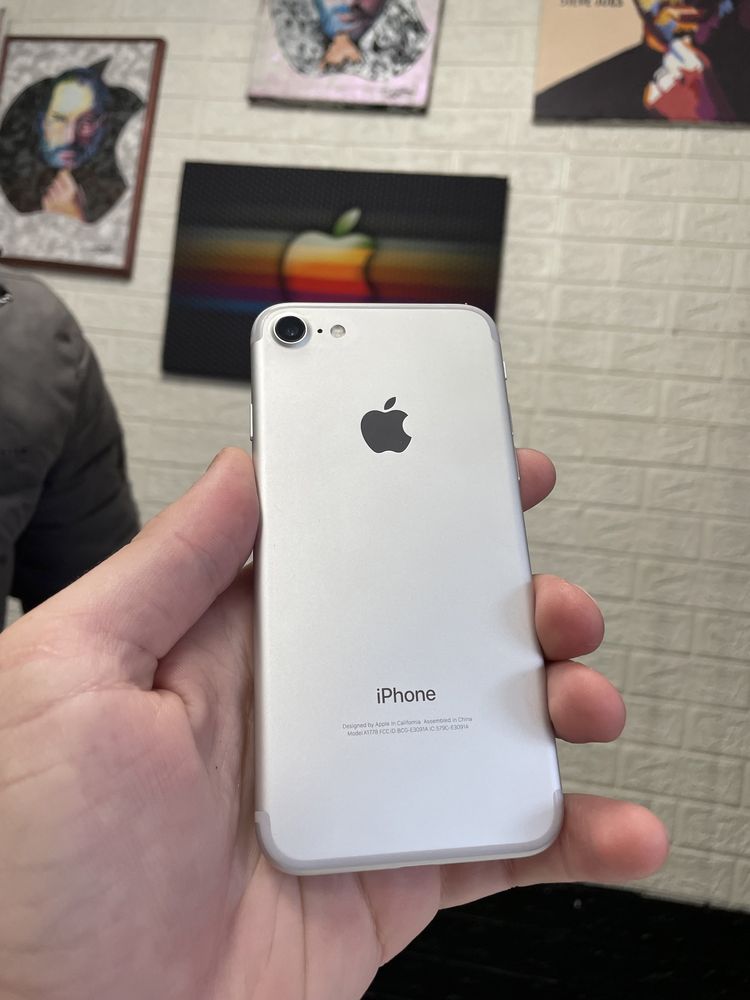 Продам Apple iPhone 7 32Gb silver 110$