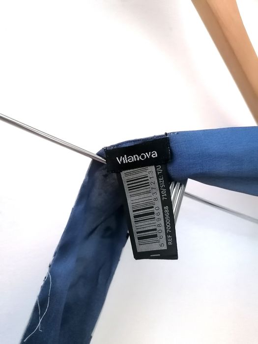 Lenço Florido em tom azul