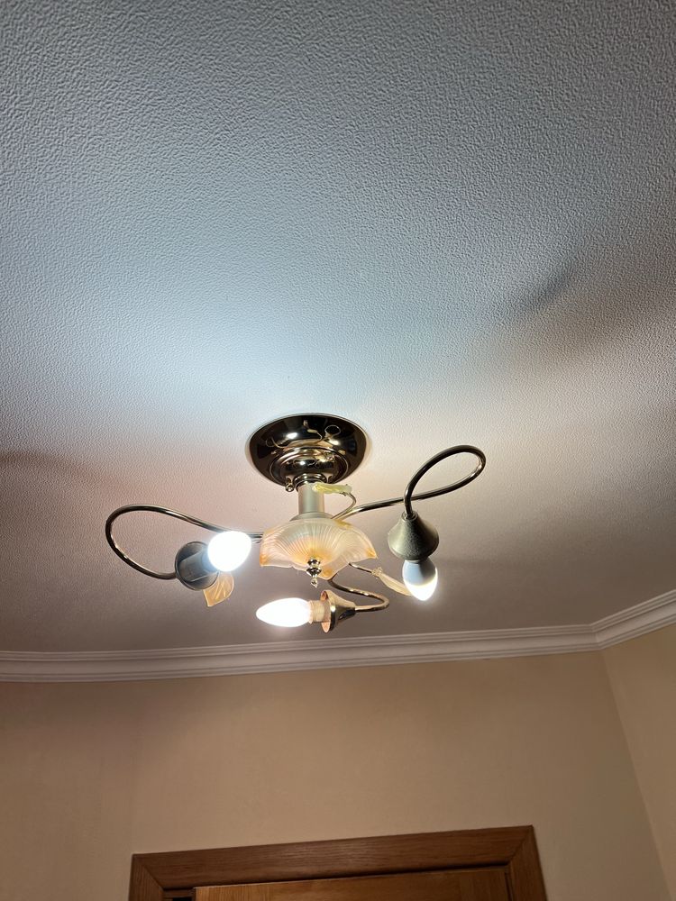Продам люстру без плафонів