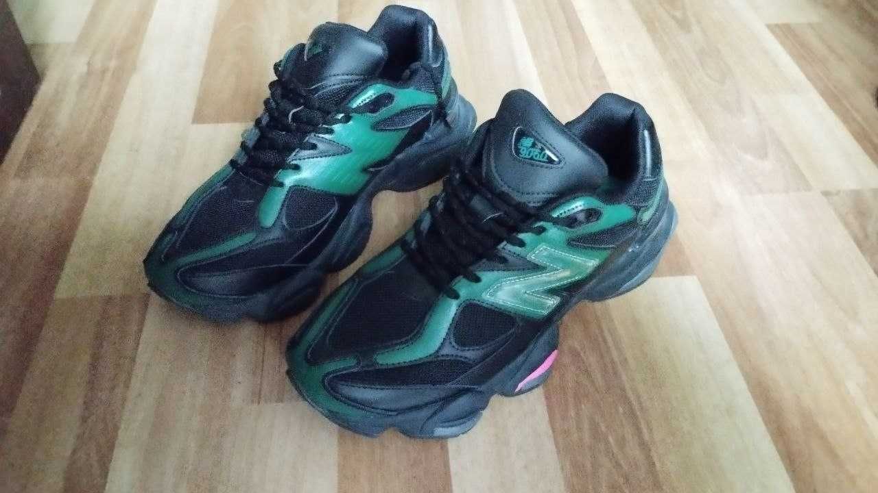 Кросівки чорні з зеленим лого New Balance 9060