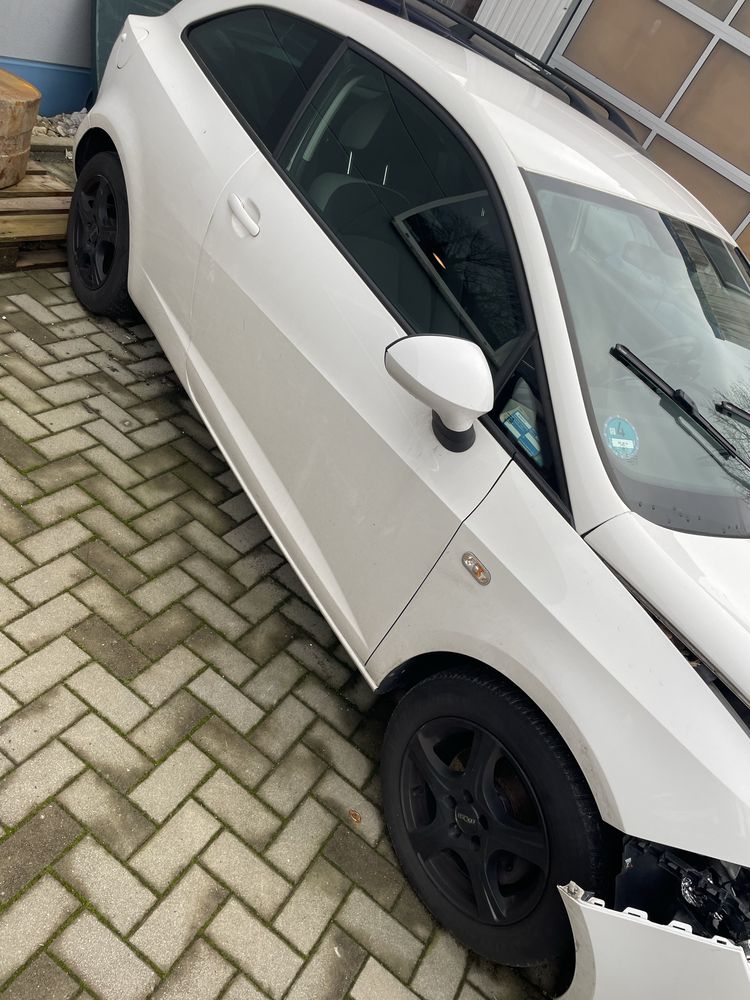 Seat ibiza lift 6J0 lekko uszkodzony pali jezdzi