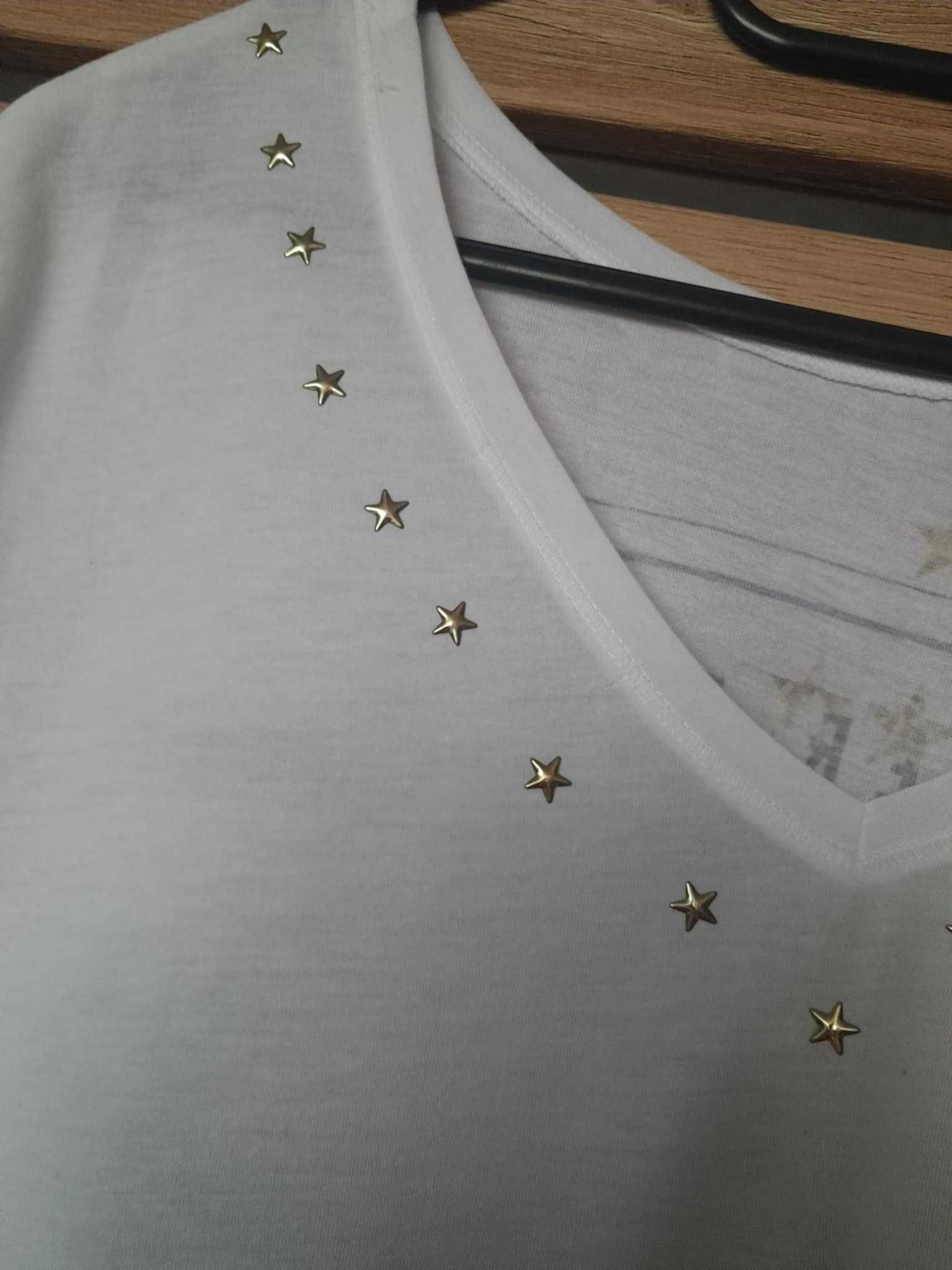 biały tshirt z wzorem
