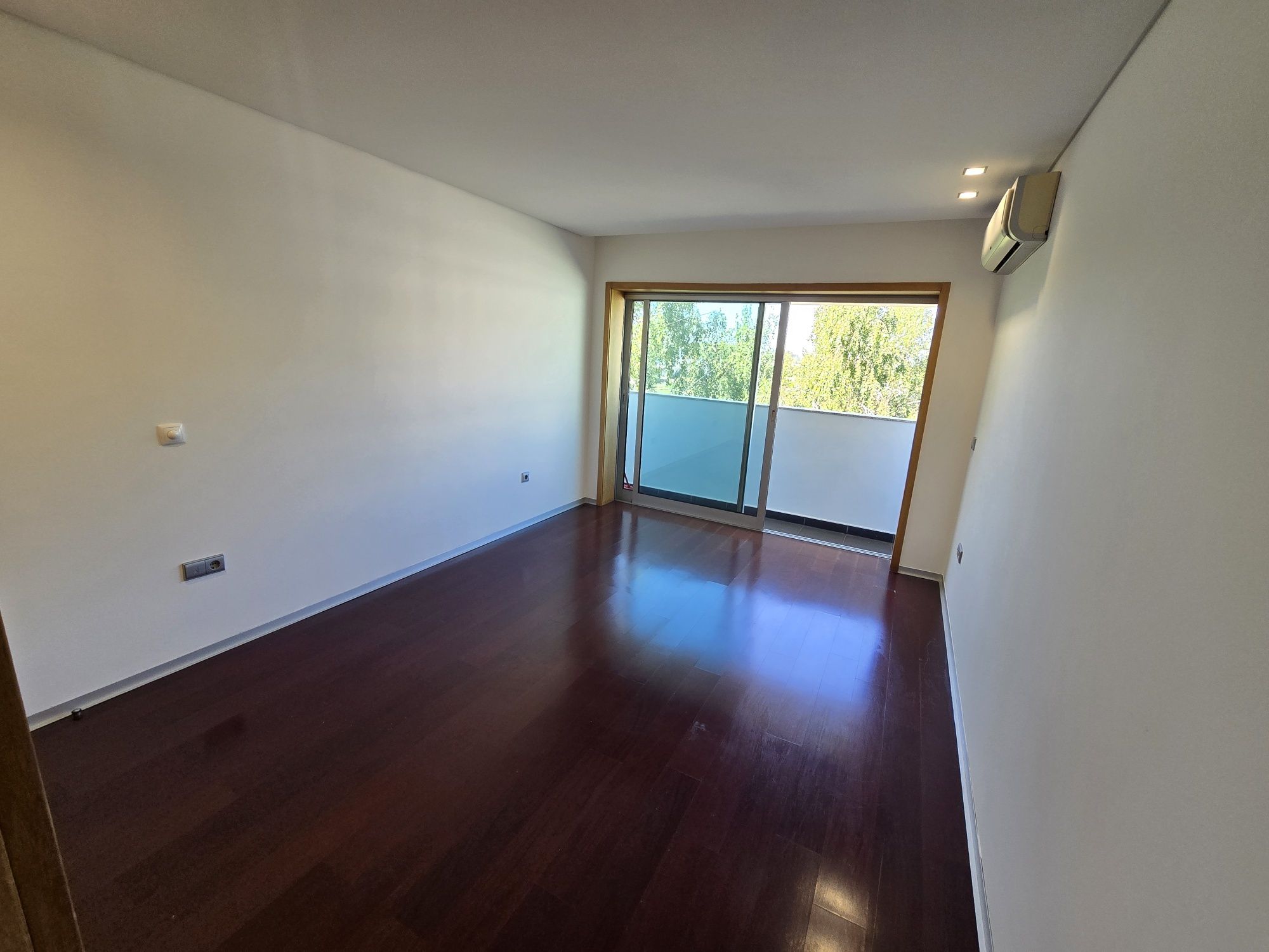 Apartamento T3 semi-novo