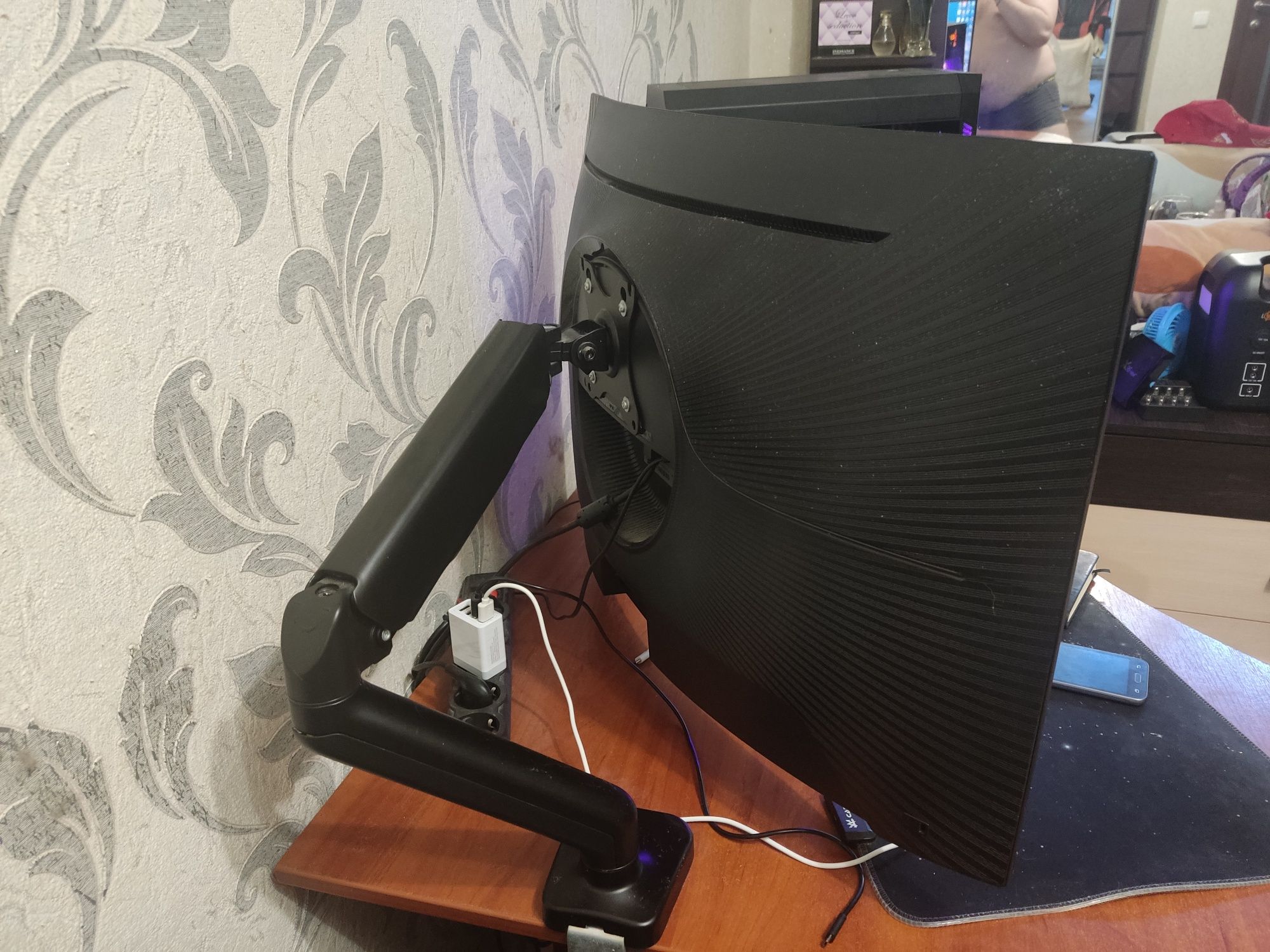 Ігровий ПК+ монік 32 дюйма Ryzen 7 8/16, 16gb ddr4, 1 Tb SSD, GTX 1070