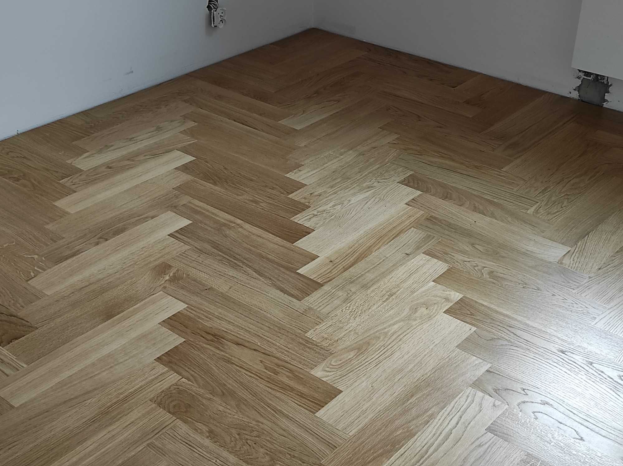 PARKIET DĘBOWY jodełka LITY KL.1 20*100mm(gr.szer.). Deska dąb