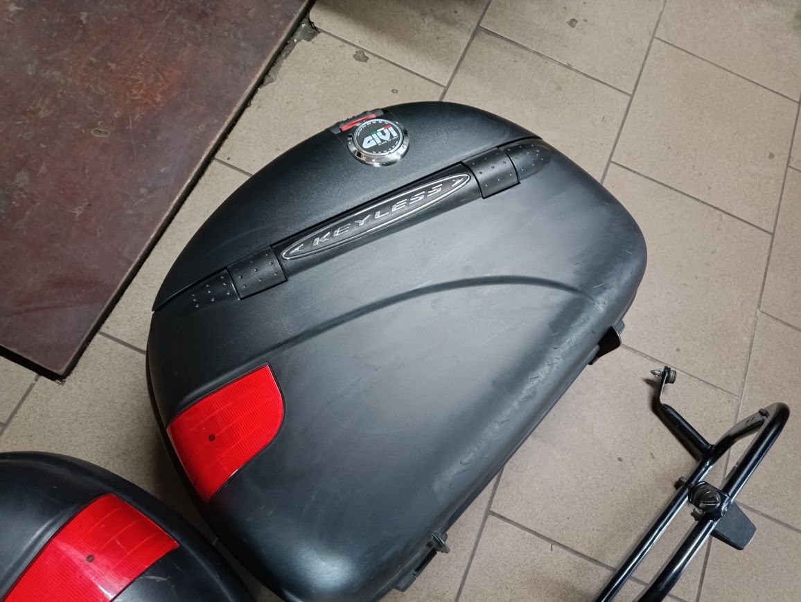 Kufry Givi Keyless + stelaże Triumph Tiger