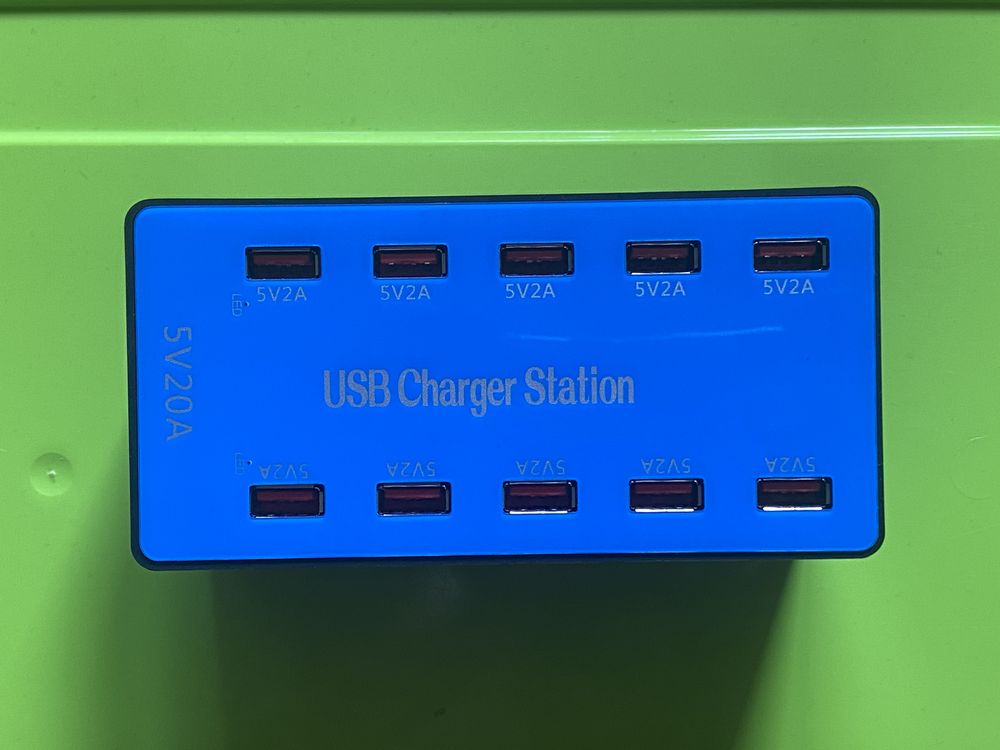 Мультизарядний пристрій на 10 USB портів