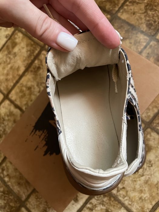 Кеди натуральна шкіра  39 р.