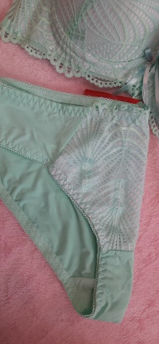 Комплект нижньої білизни чашка В