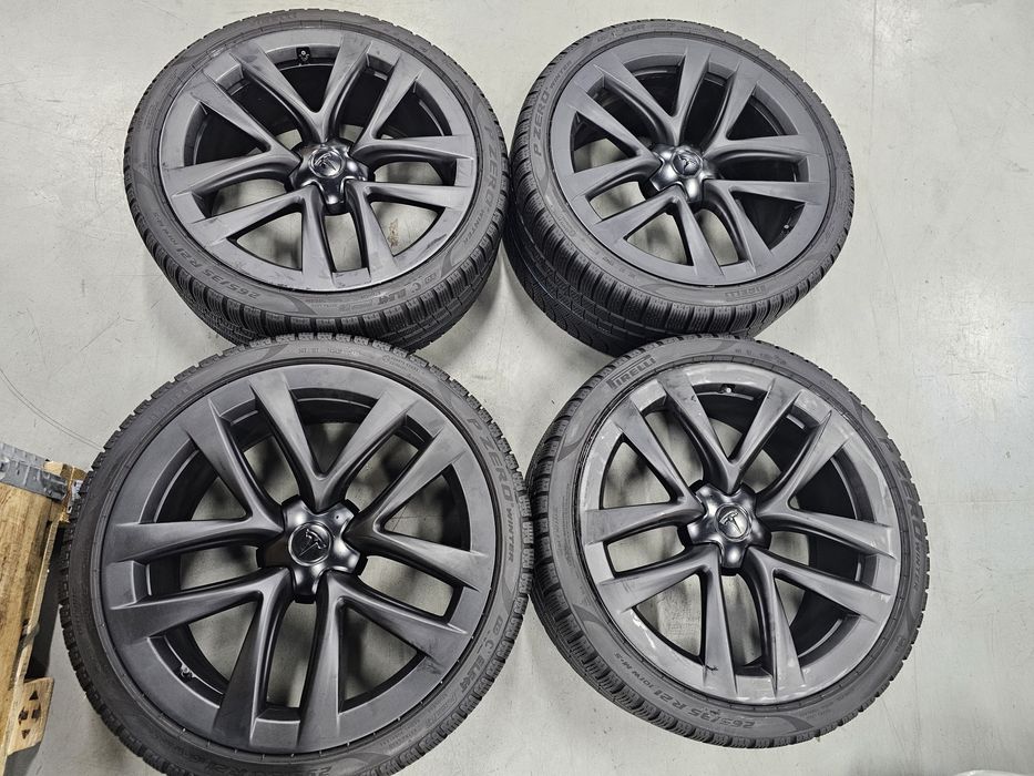 Продам орігінальний комплект 21" дисків тесла с шинами плейд 9.5",10.5