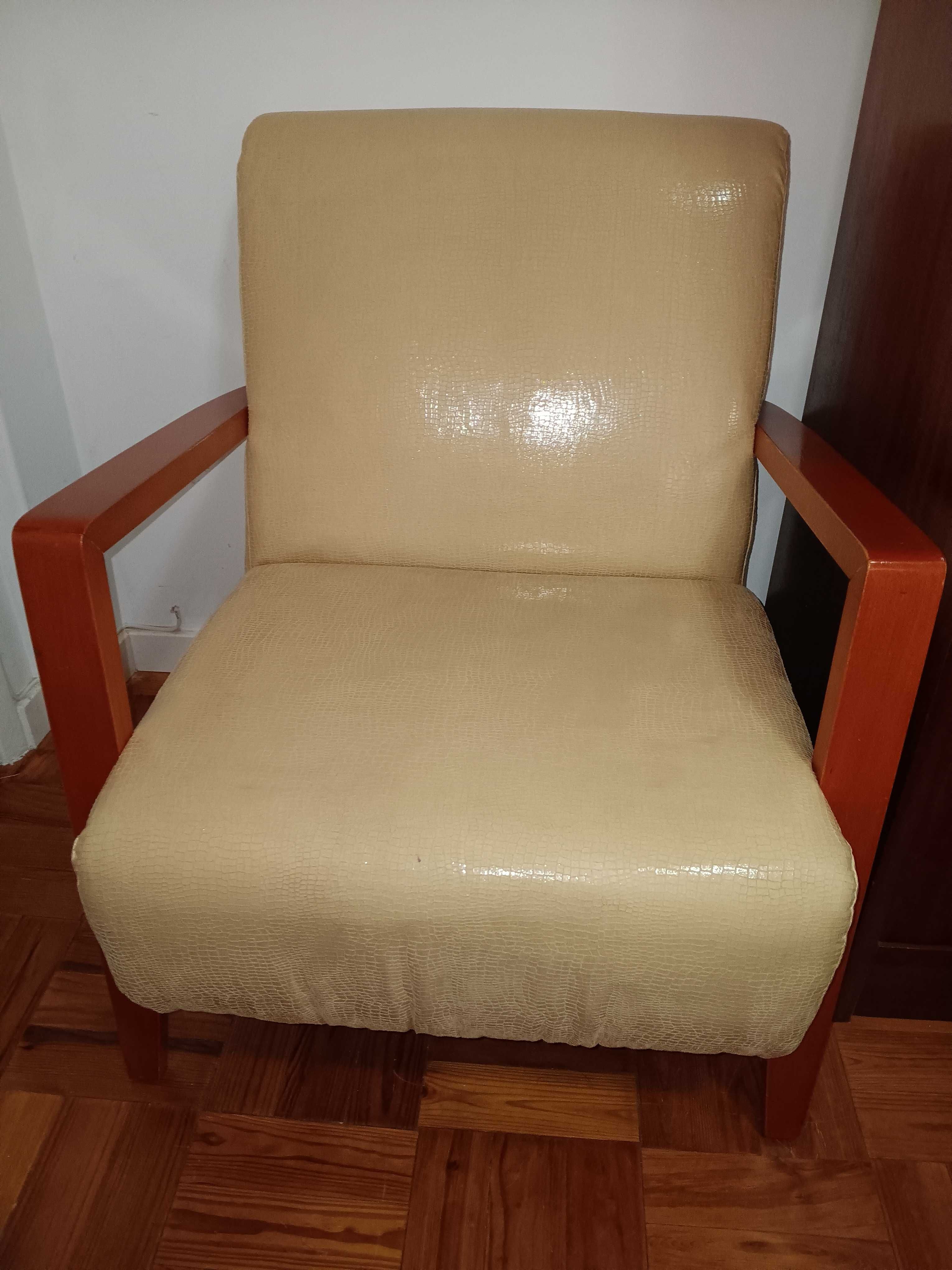 Cadeirão em napa bom estado