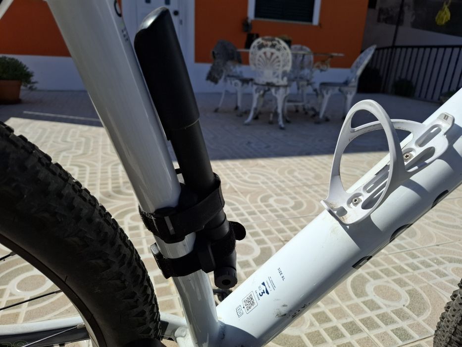 Bicicleta BTT Cross Country RACE 700 com talão digital.