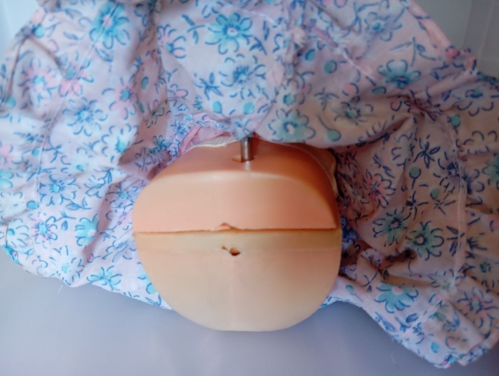 Boneca antiga com música.