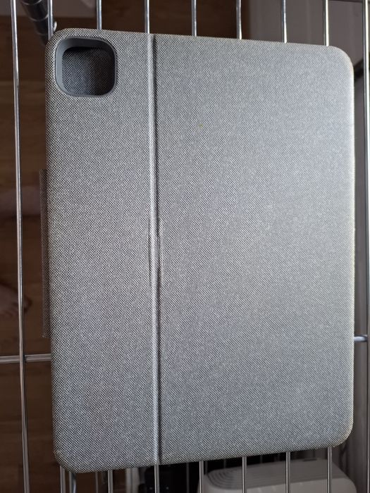 Чехол-клавиотура Logitech Combo Touch для iPad, 10.9"и11".