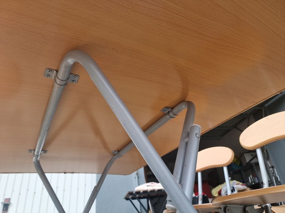 Conjunto mesa e cadeiras