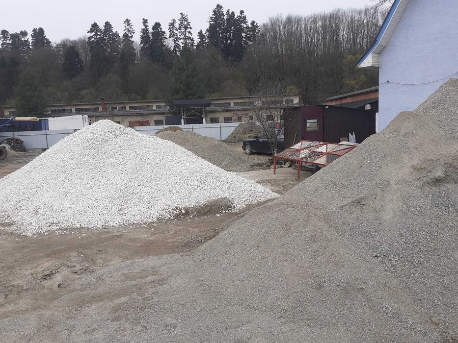 пісок щебінь мачка торф відсів бій бетонний оренда мініекскаватора