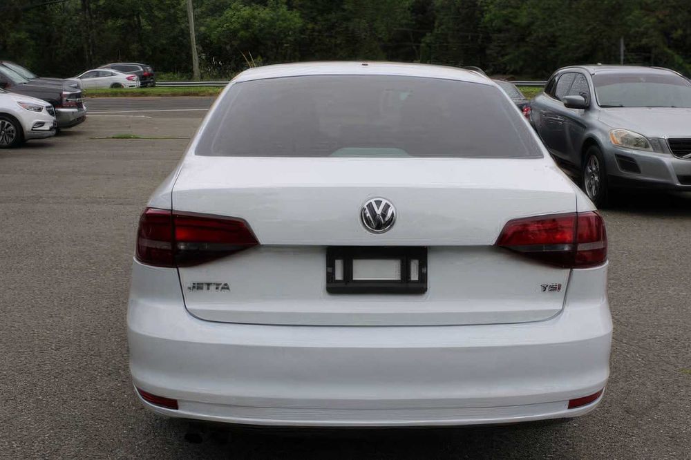 Volkswagen Jetta      2018