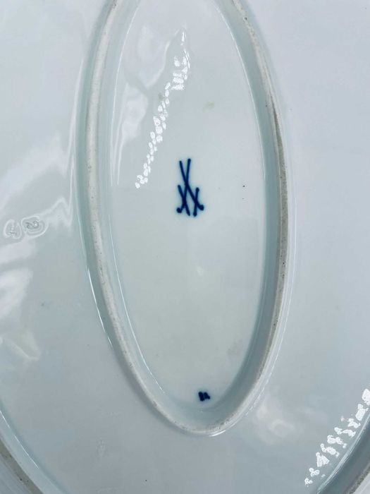 Talerz, patera z porcelany miśnieńskiej.