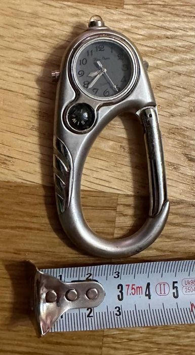 Многофункциональный часы карабин компас