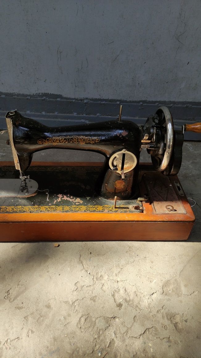 Ручна швейна машинка часів СССР