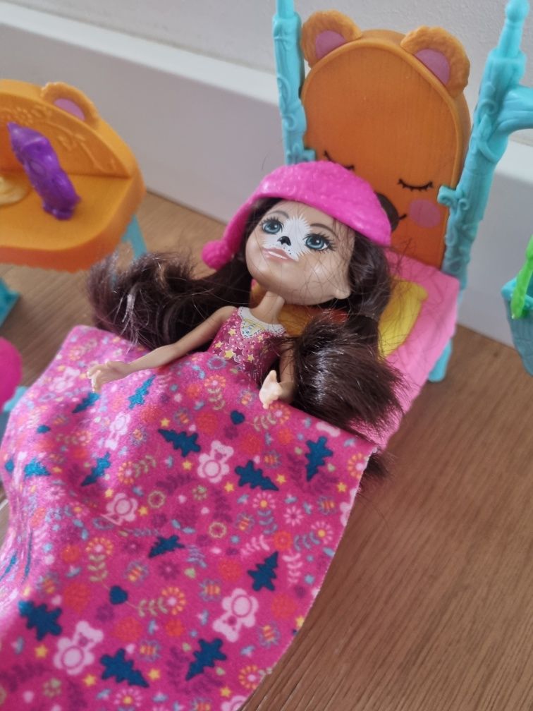 Lalka ENCHANTIMALS Miś łóżko Mattel