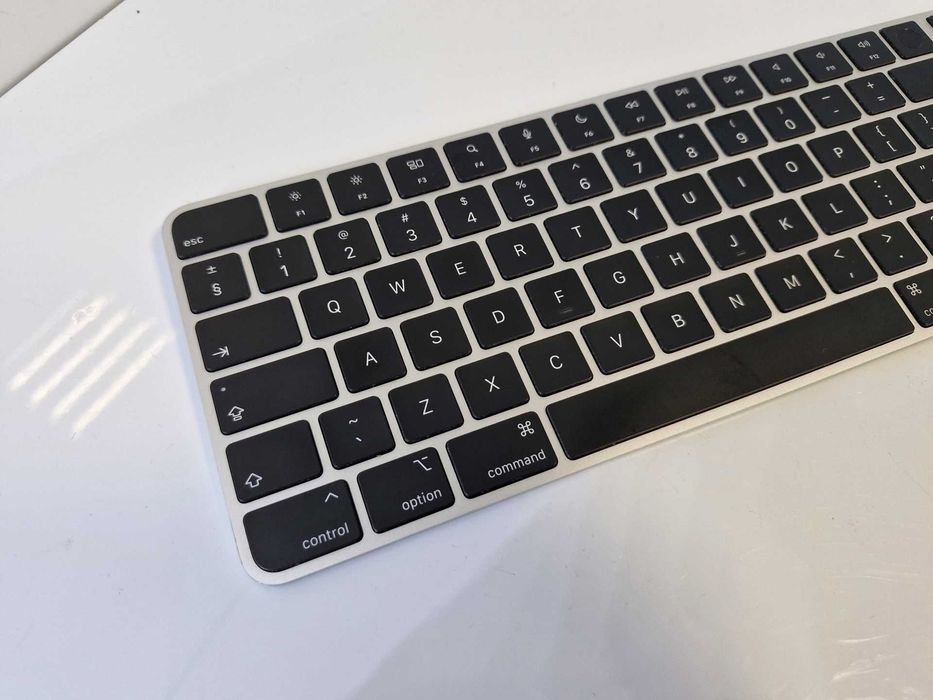 Oryginalna klawiatura APPLE Magic Keyboard z Touch ID