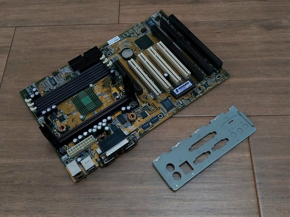 Motherboard antiga Asus P2B Slot 1 para PCs Retro
