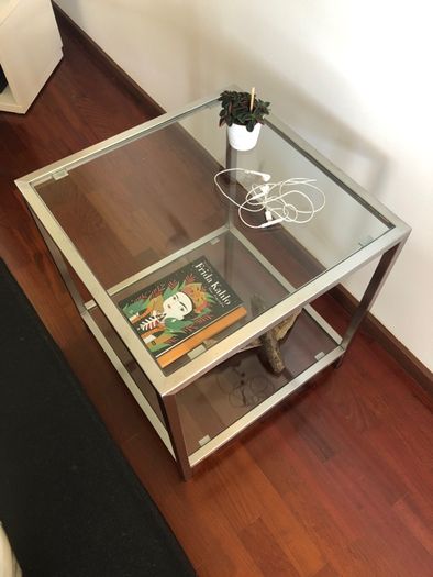 Mesa de apoio /mesinha/cabeceira - inox e vidro - Design moderno