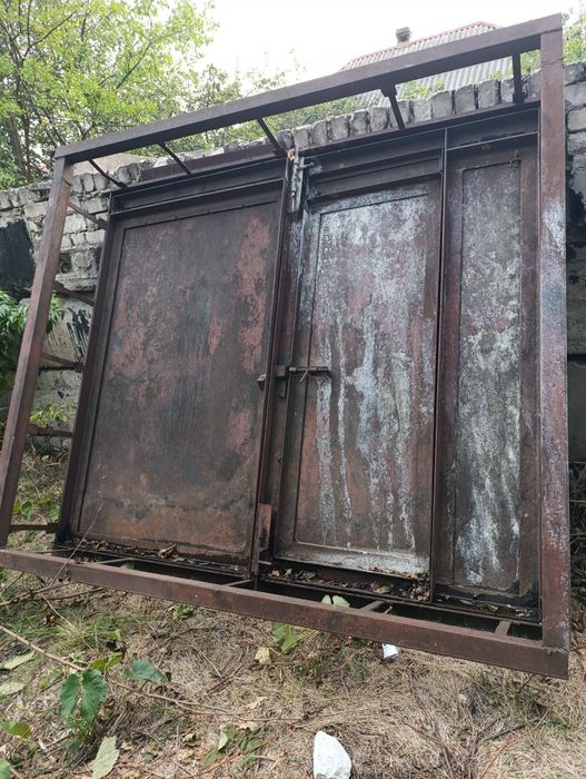 Продам  металические ворота